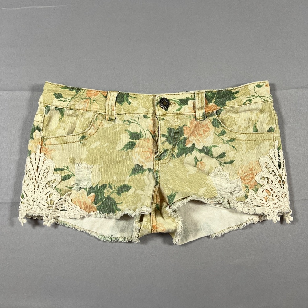 Mossimo Supply Co. Shorts Womens 9 Beige Floral Print Crochet Lace Frayed Hem
